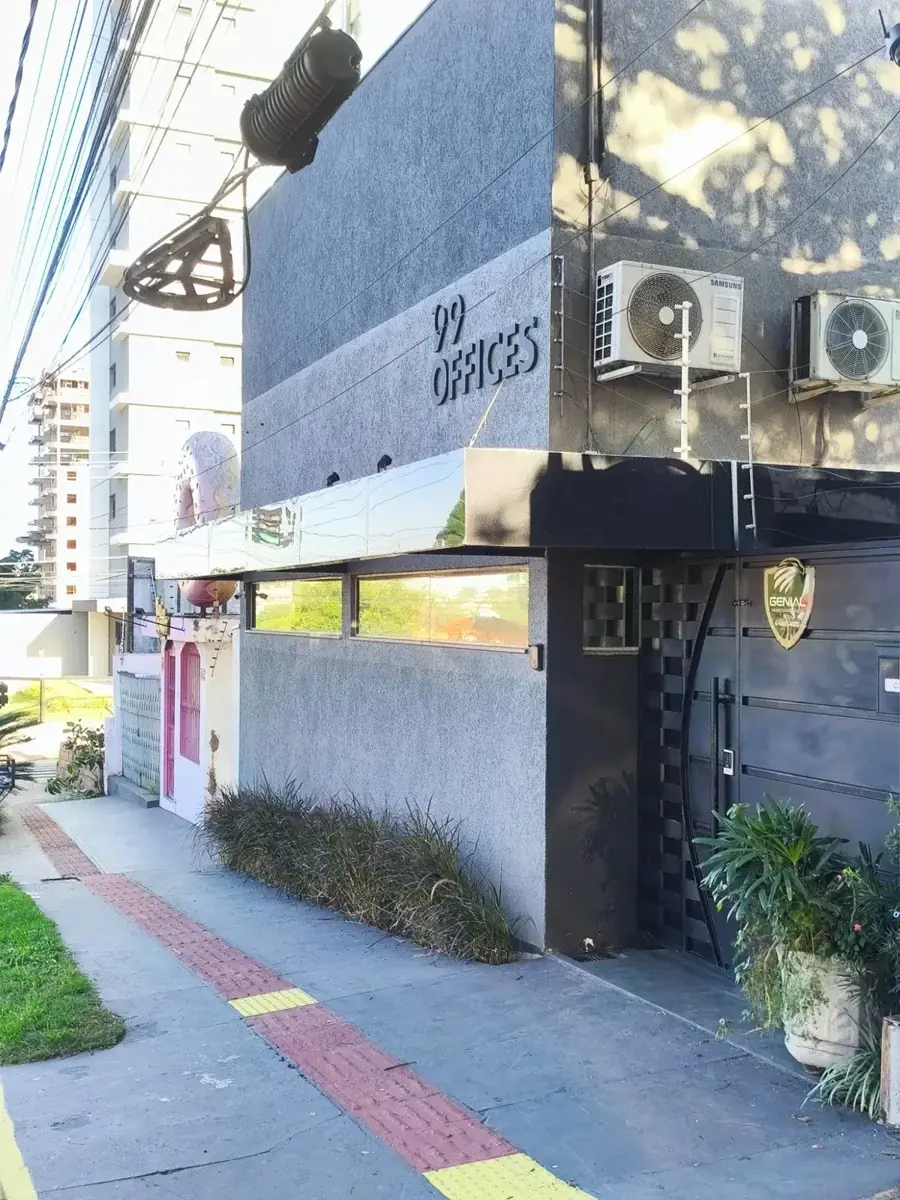 Fachada e área comum do coworking para escritórios de engenharia e arquitetura — 199 Offices Campo Grande MS