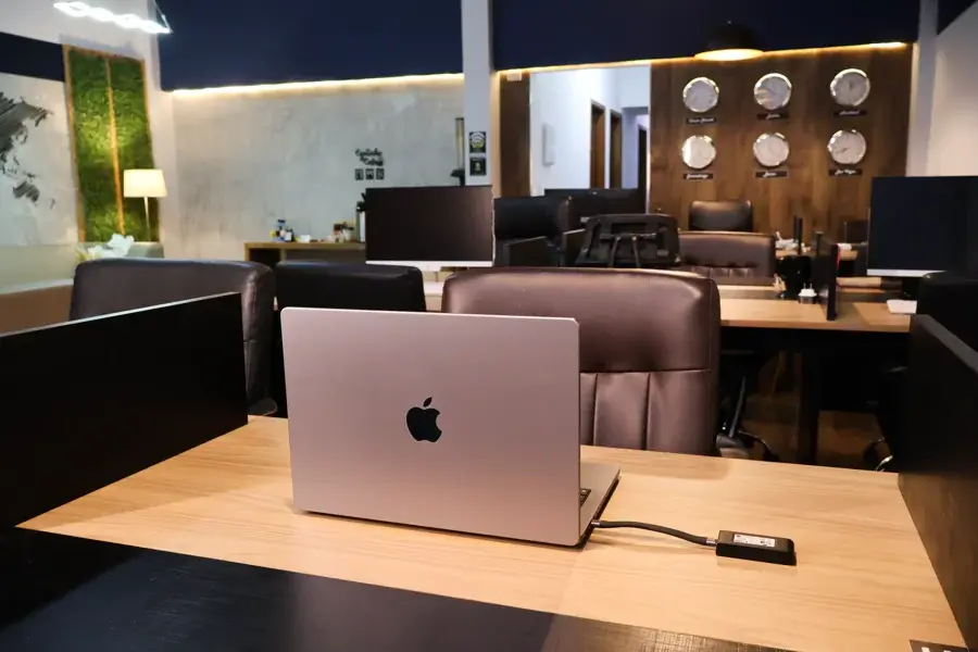 Estação de trabalho no 199 Offices — ambiente produtivo para franqueados em Campo Grande